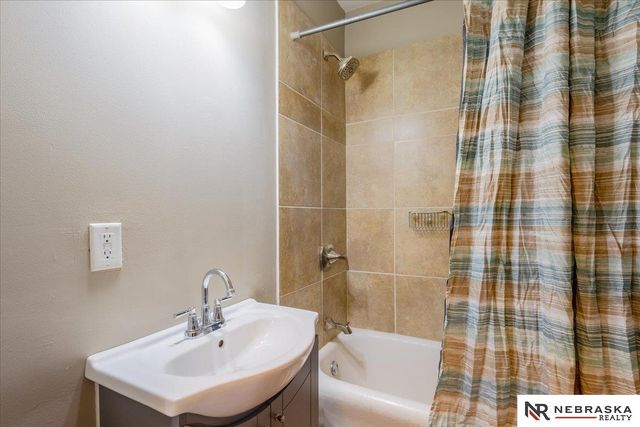 3735 N 43rd Street, Omaha, NE 68111