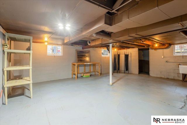 3735 N 43rd Street, Omaha, NE 68111