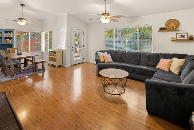 8272 Woodlake Hills Dr, Orangevale, CA 95662