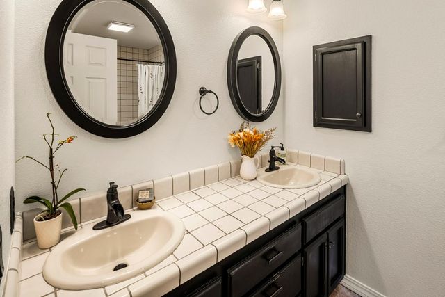 8272 Woodlake Hills Dr, Orangevale, CA 95662