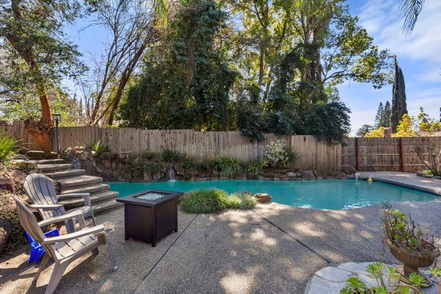 8272 Woodlake Hills Dr, Orangevale, CA 95662