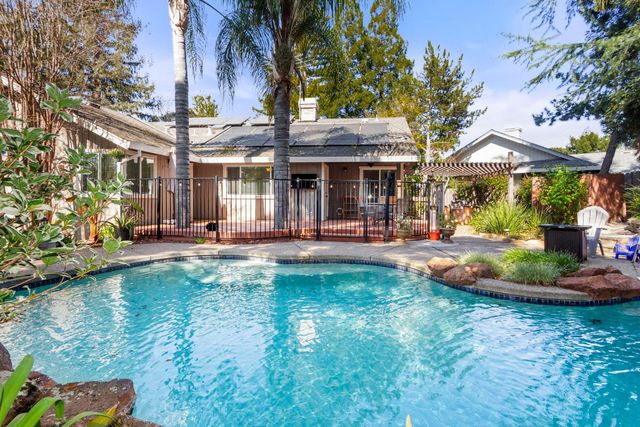 8272 Woodlake Hills Dr, Orangevale, CA 95662