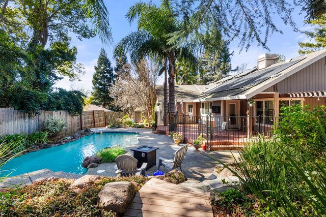 8272 Woodlake Hills Dr, Orangevale, CA 95662