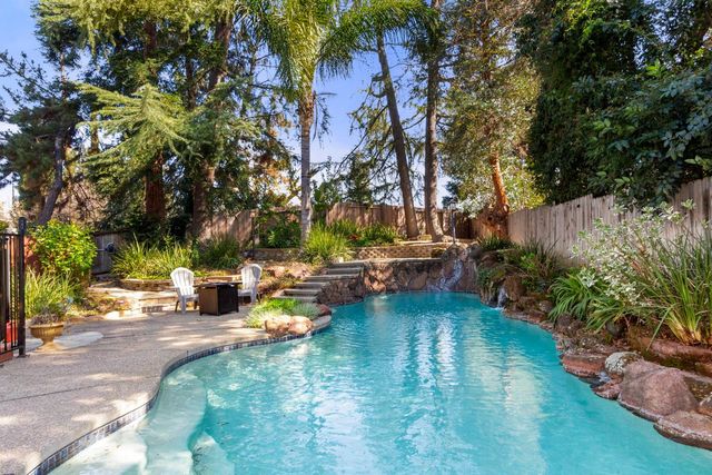 8272 Woodlake Hills Dr, Orangevale, CA 95662