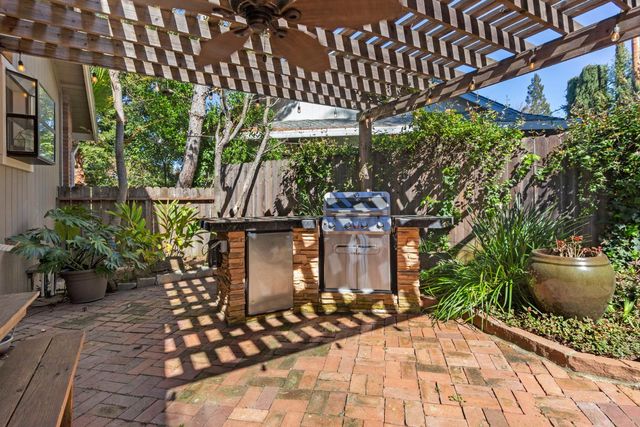 8272 Woodlake Hills Dr, Orangevale, CA 95662