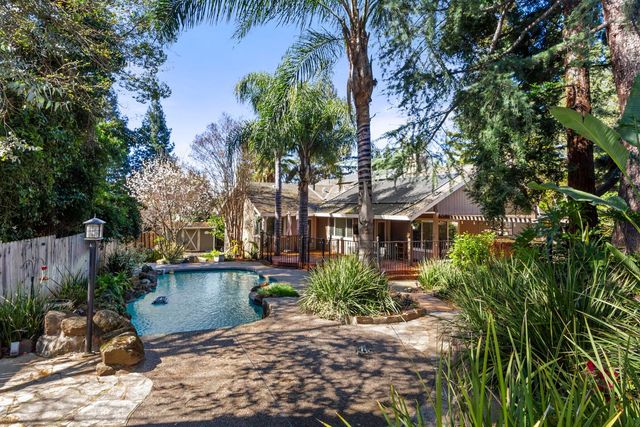 8272 Woodlake Hills Dr, Orangevale, CA 95662