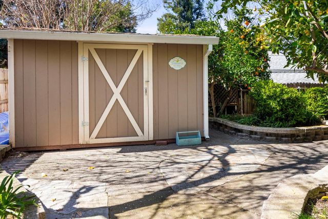 8272 Woodlake Hills Dr, Orangevale, CA 95662