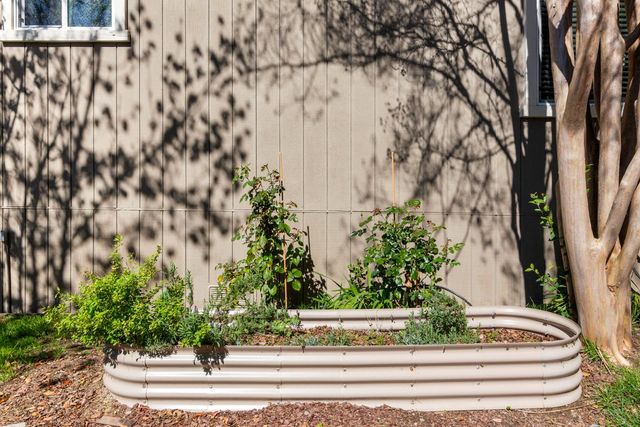 8272 Woodlake Hills Dr, Orangevale, CA 95662