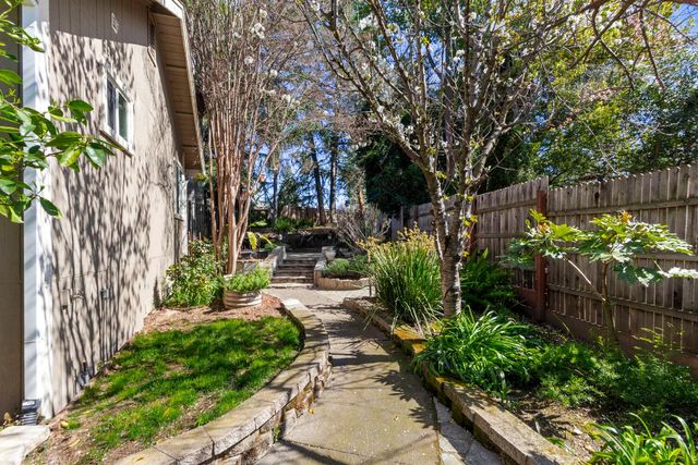 8272 Woodlake Hills Dr, Orangevale, CA 95662