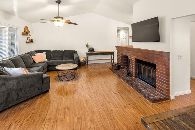 8272 Woodlake Hills Dr, Orangevale, CA 95662