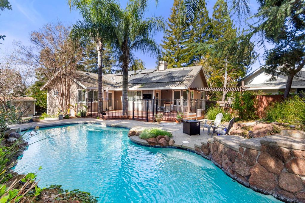 8272 Woodlake Hills Dr, Orangevale, CA 95662