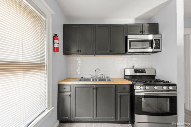 4357 W Philadelphia Street, Detroit, MI 48204