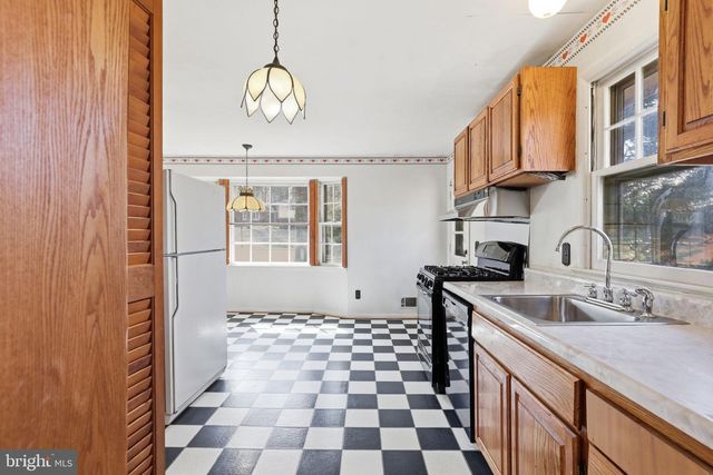 7220 BROOKCREST PL, Annandale, VA 22003