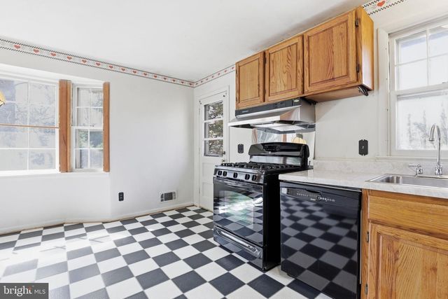 7220 BROOKCREST PL, Annandale, VA 22003