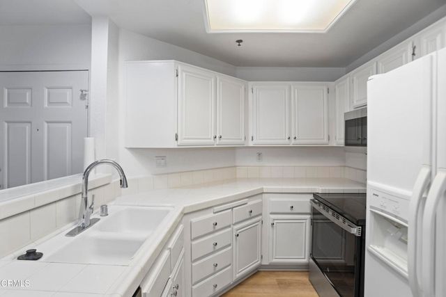 5805 Oak Bend Lane 208, Oak Park, CA 91377