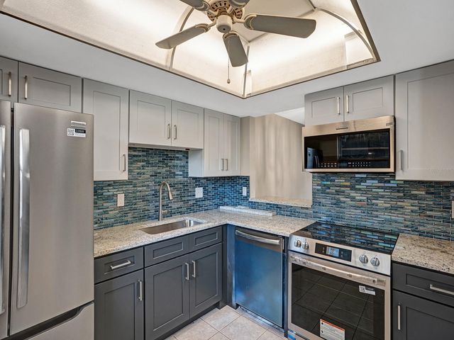4805 ALT 19 414, Palm Harbor, FL 34683