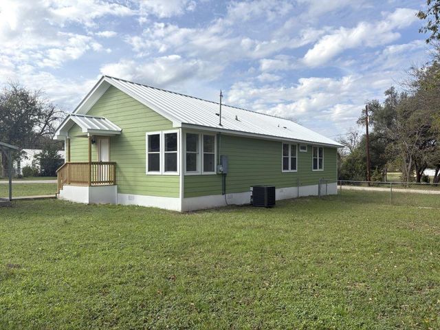 102 Terral Ct, Cameron, TX 76520