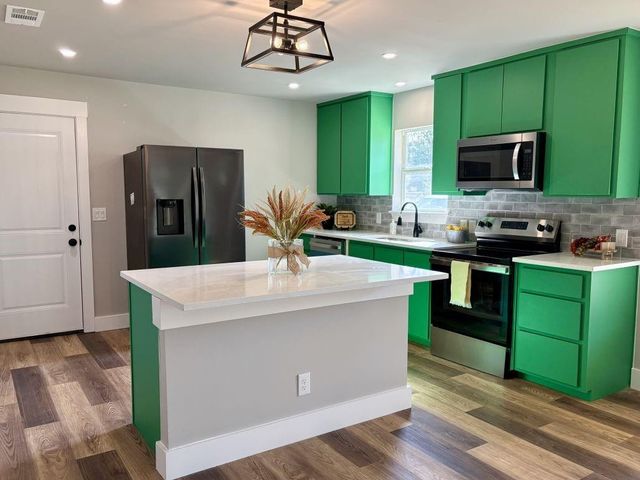 102 Terral Ct, Cameron, TX 76520