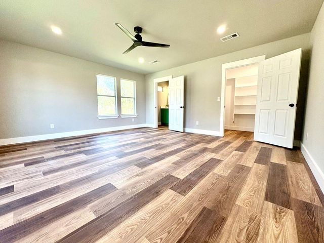 102 Terral Ct, Cameron, TX 76520