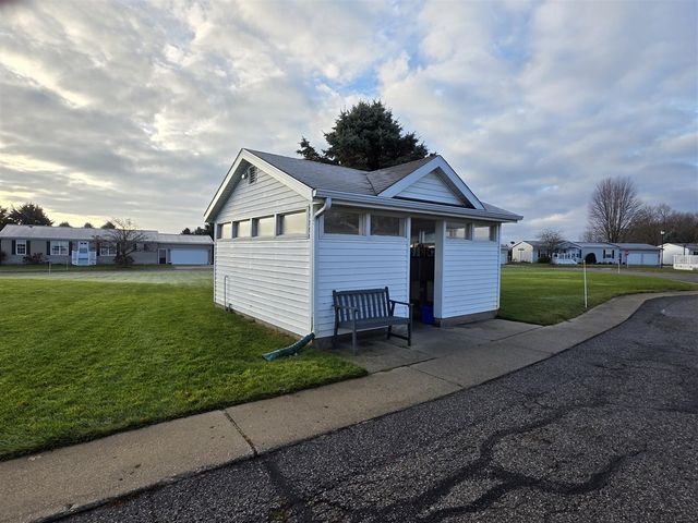 1302 Country View Lane, Fremont, MI 49412