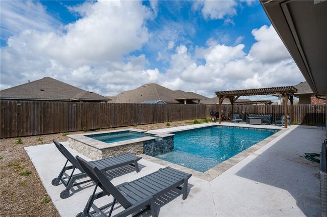 7901 Rancho Vista Blvd W, Corpus Christi, TX 78414