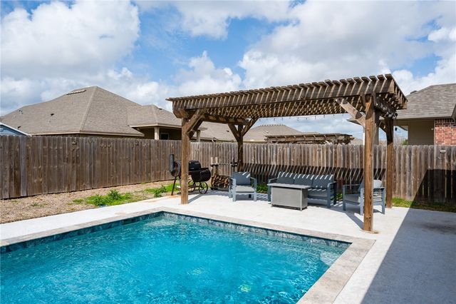 7901 Rancho Vista Blvd W, Corpus Christi, TX 78414