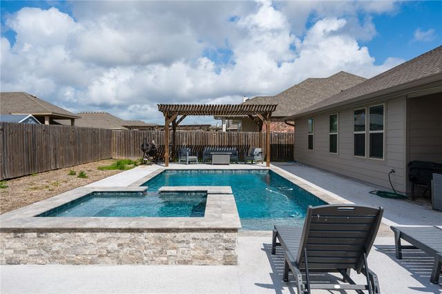 7901 Rancho Vista Blvd W, Corpus Christi, TX 78414