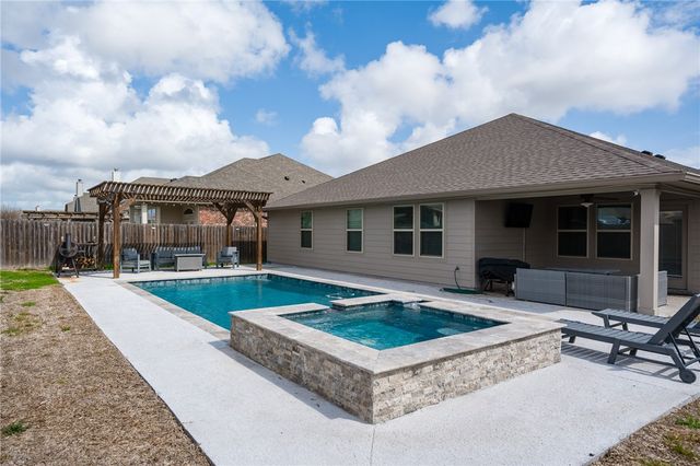 7901 Rancho Vista Blvd W, Corpus Christi, TX 78414