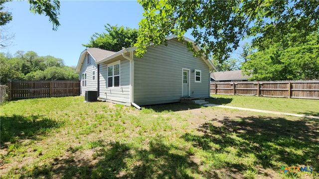 1804 N Goldman Street, Victoria, TX 77901