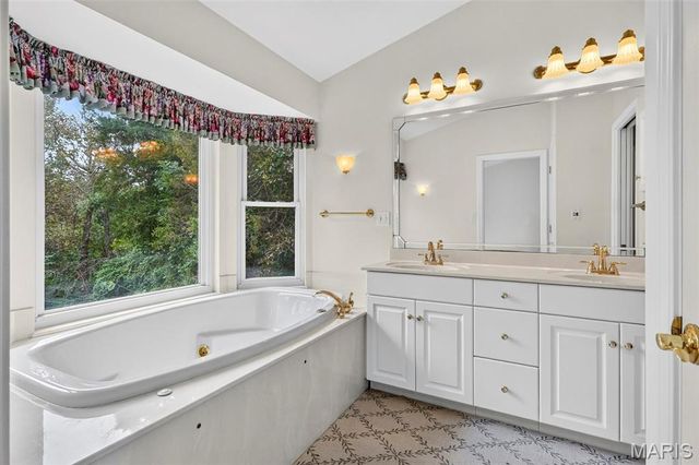 74 Forest Hills Drive, Washington, MO 63090
