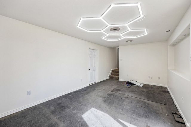 6719 S MOUNTAIN AURA DR, West Jordan, UT 84081