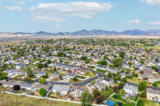 6719 S MOUNTAIN AURA DR, West Jordan, UT 84081
