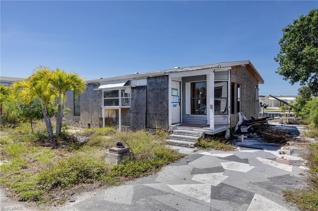 2920 Harpoon LN, ST. JAMES CITY, FL 33956 — exterior