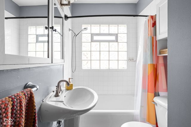 5321 Carrollton Avenue, Indianapolis, IN 46220