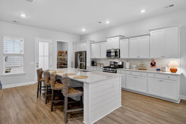 1963 Longhorn Lane, Summerville, SC 29485