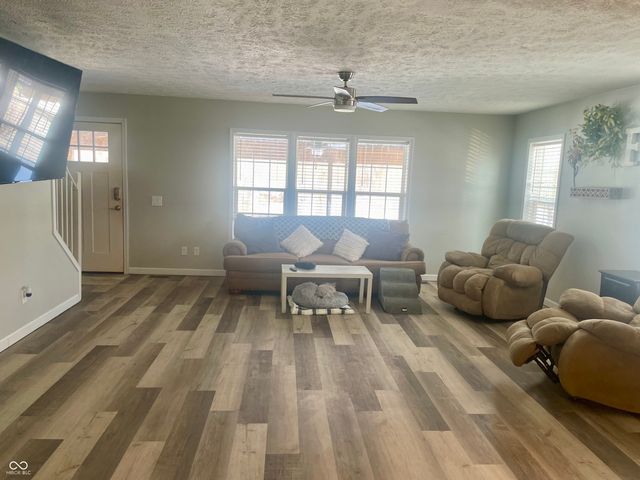 6035 Maple Grove Rd, Martinsville, IN 46151