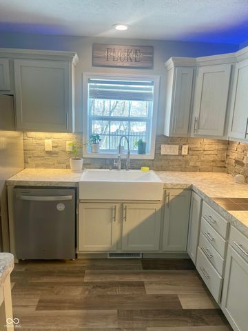 6035 Maple Grove Rd, Martinsville, IN 46151