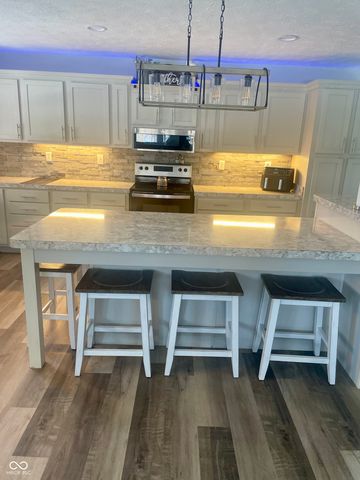 6035 Maple Grove Rd, Martinsville, IN 46151