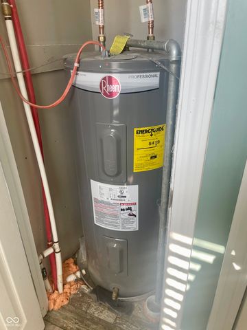 6035 Maple Grove Rd, Martinsville, IN 46151