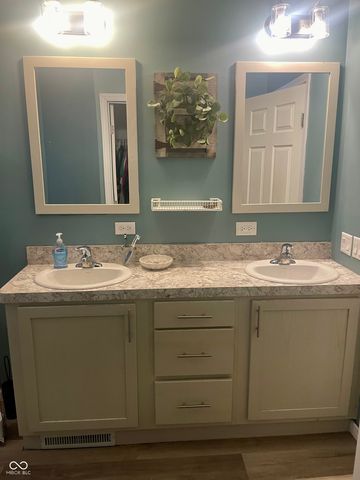 6035 Maple Grove Rd, Martinsville, IN 46151