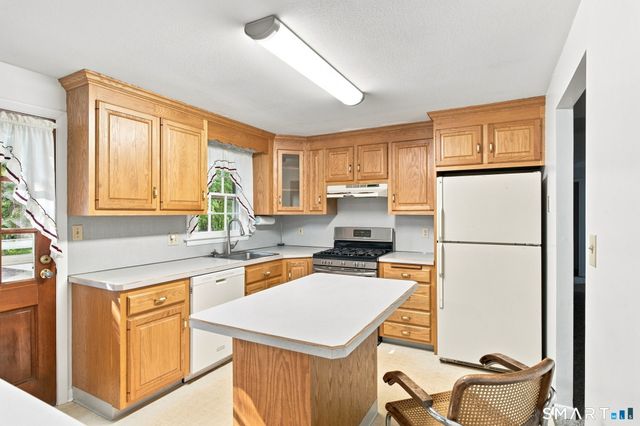 21 Knollwood Road, Southington, CT 06489