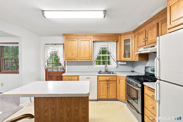 21 Knollwood Road, Southington, CT 06489