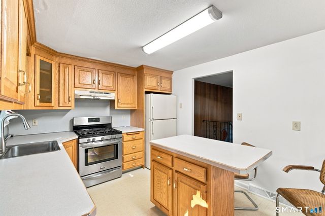 21 Knollwood Road, Southington, CT 06489