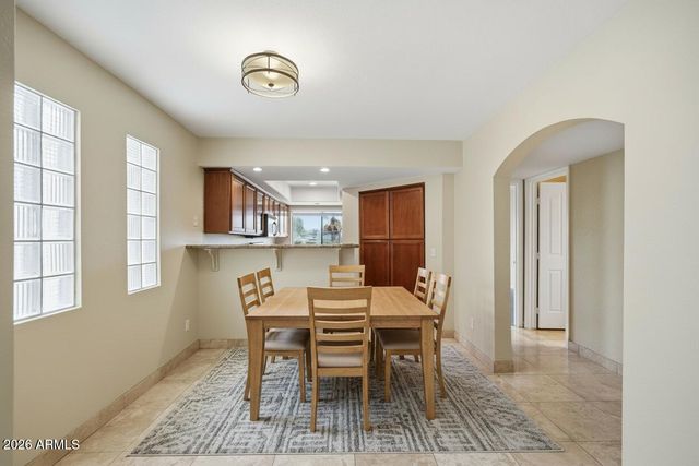 3235 E CAMELBACK Road 211, Phoenix, AZ 85018