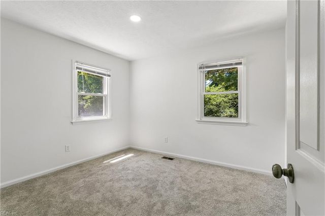 3 Lost CV, Newport News, VA 23606
