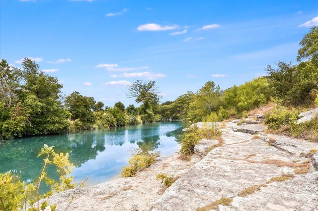 207 River Oaks DR, Wimberley, TX 78676