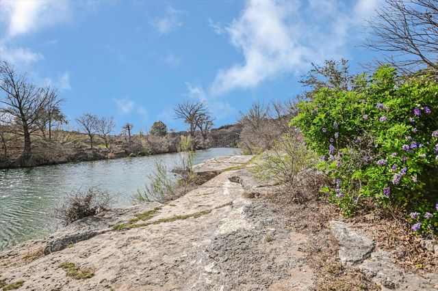 207 River Oaks DR, Wimberley, TX 78676