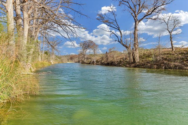 207 River Oaks DR, Wimberley, TX 78676