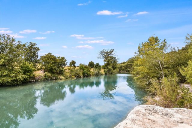 207 River Oaks DR, Wimberley, TX 78676