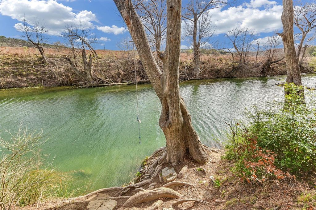 207 River Oaks DR, Wimberley, TX 78676